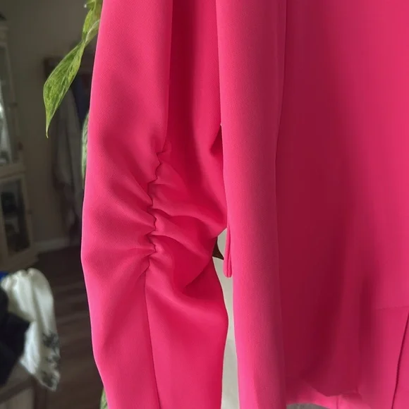 Pink short set. - Picture 5 of 7